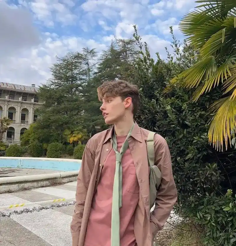 6686体育app铁牌作者Charlie