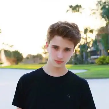 6686体育app铁牌作者Lloyd