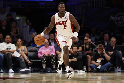 美记：黄蜂队医称罗齐尔的争议竞赛是真受伤了，有MRI为证