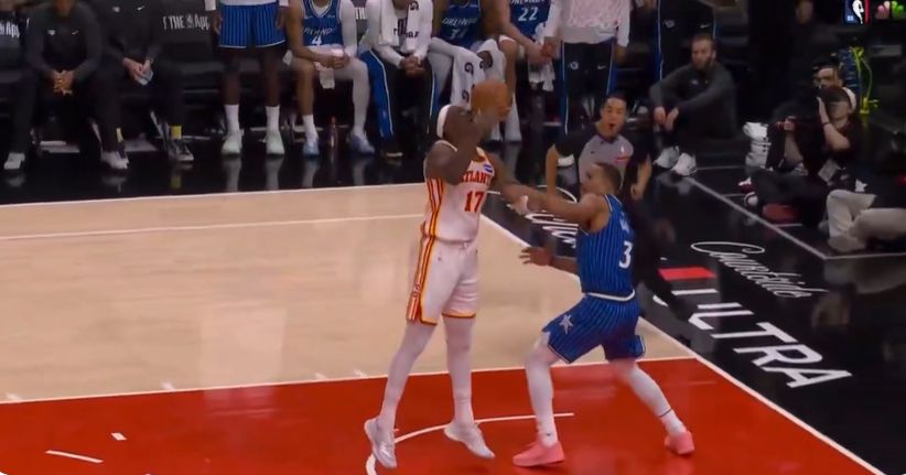 贝恩：我是奔球去的不小心打到了奥孔古，没想到会被驱逐